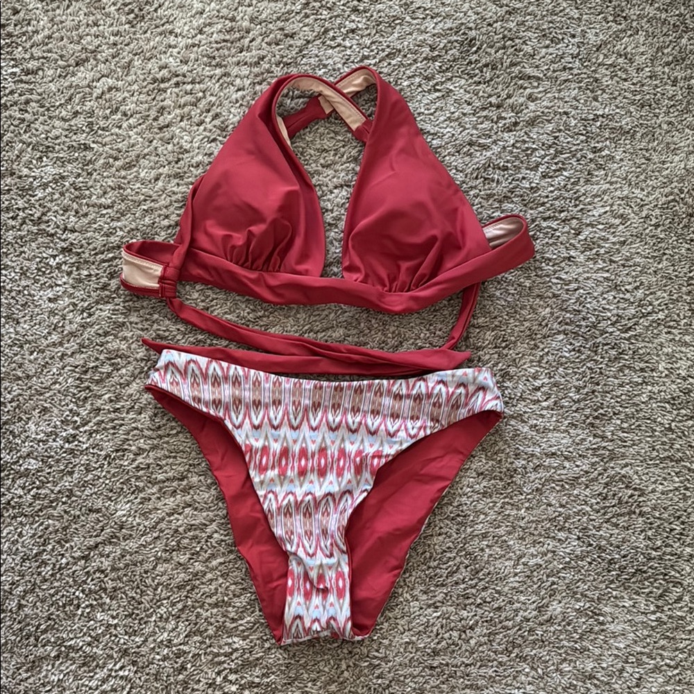 Cupshe Red Plunging Bikini Top & Reversible Mid-Rise Bottoms Set (M/S)